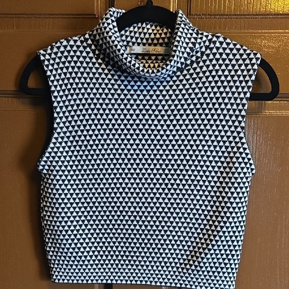 Zara-Blk/white knit turtle neck sleeveless short top Sz M